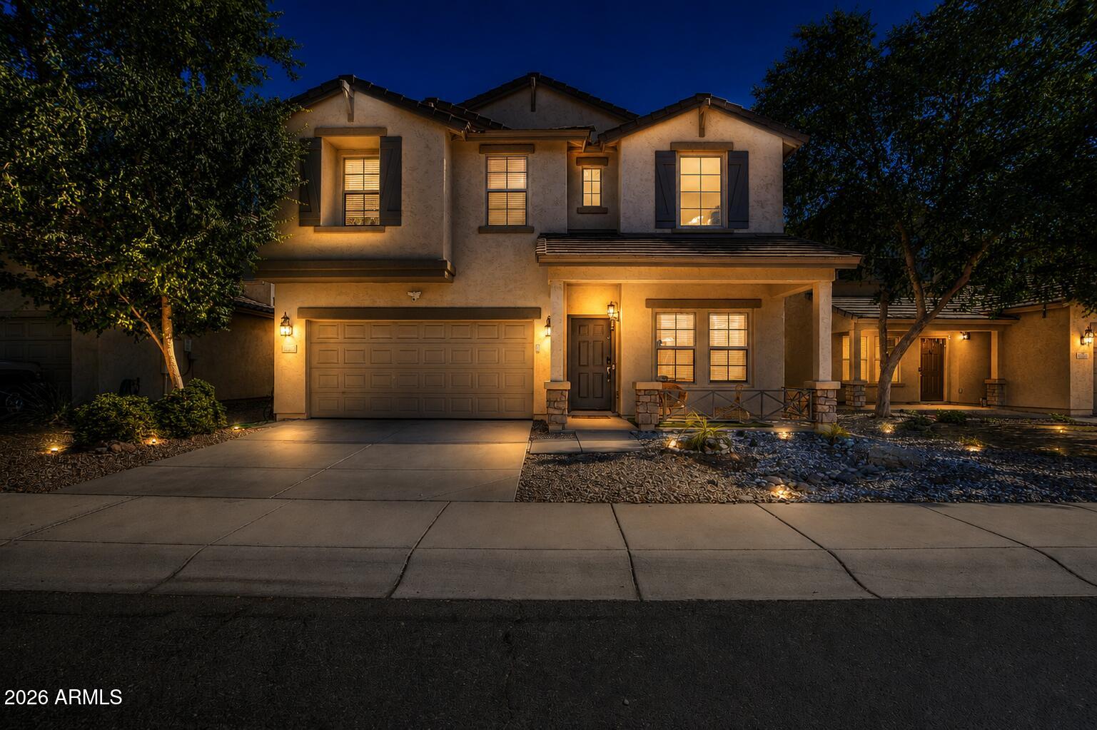 2015 West Davis Road Phoenix, AZ 85023 - Photo 1 of 61 Front 1