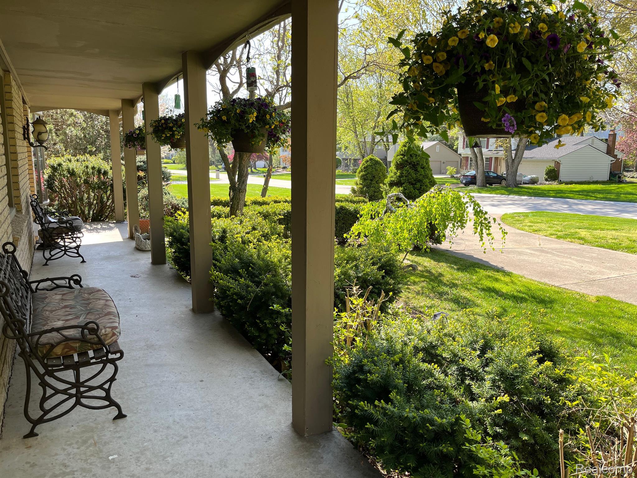 34252 Old Timber Road Farmington, MI 48331 - Photo 5 of 24 Front Porch