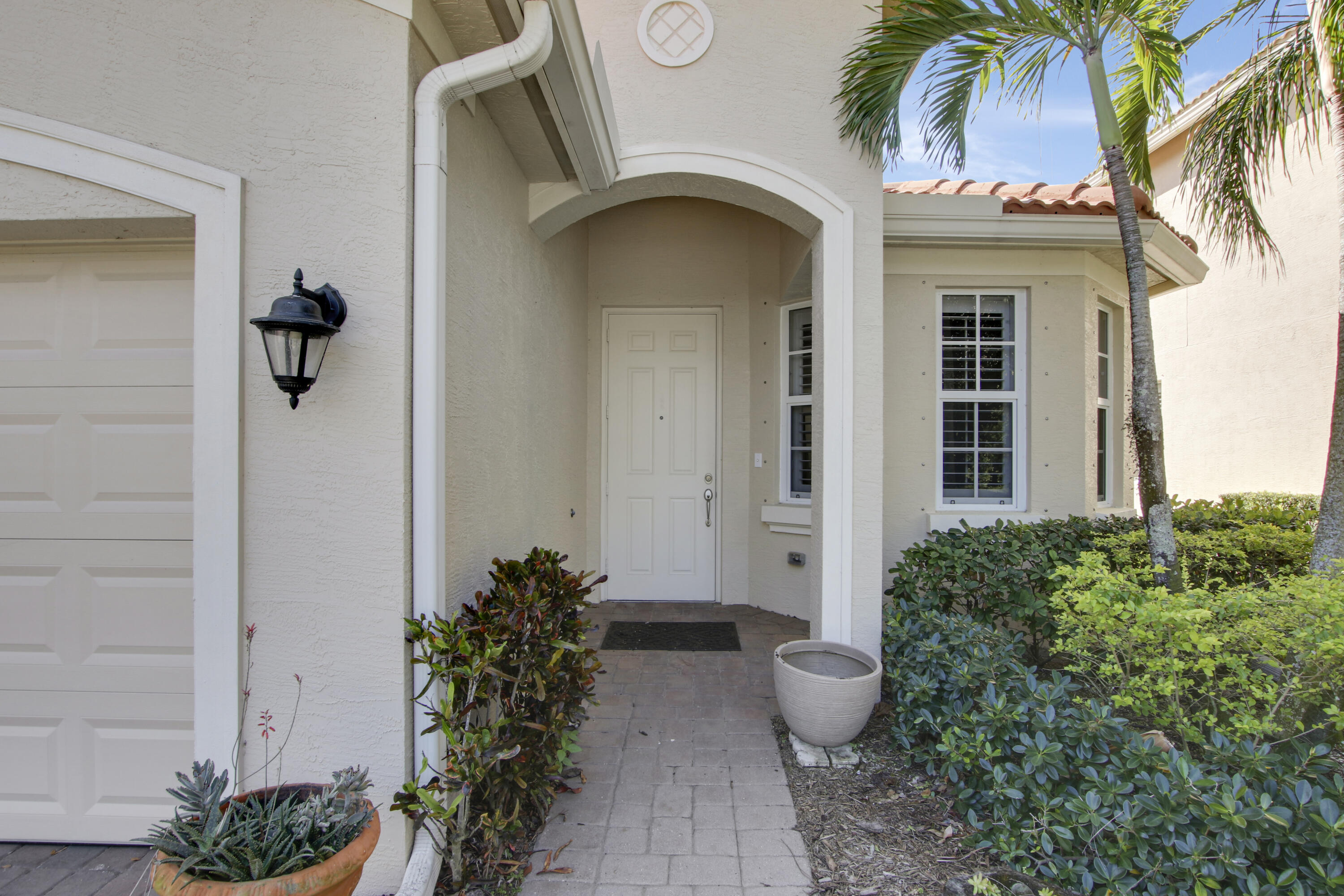 6022 Southeast Split Oak Trail Hobe Sound, FL 33455 - Photo 2 of 50 House-37