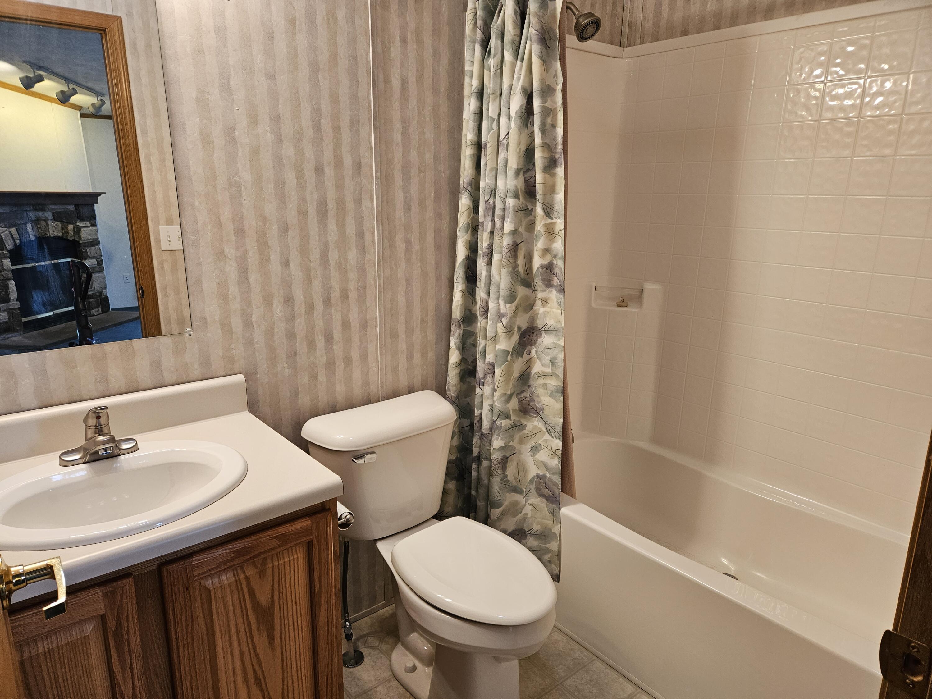 3720 West Fletcher Road Roscommon, MI 48653 - Photo 20 of 51 Bathroom 1