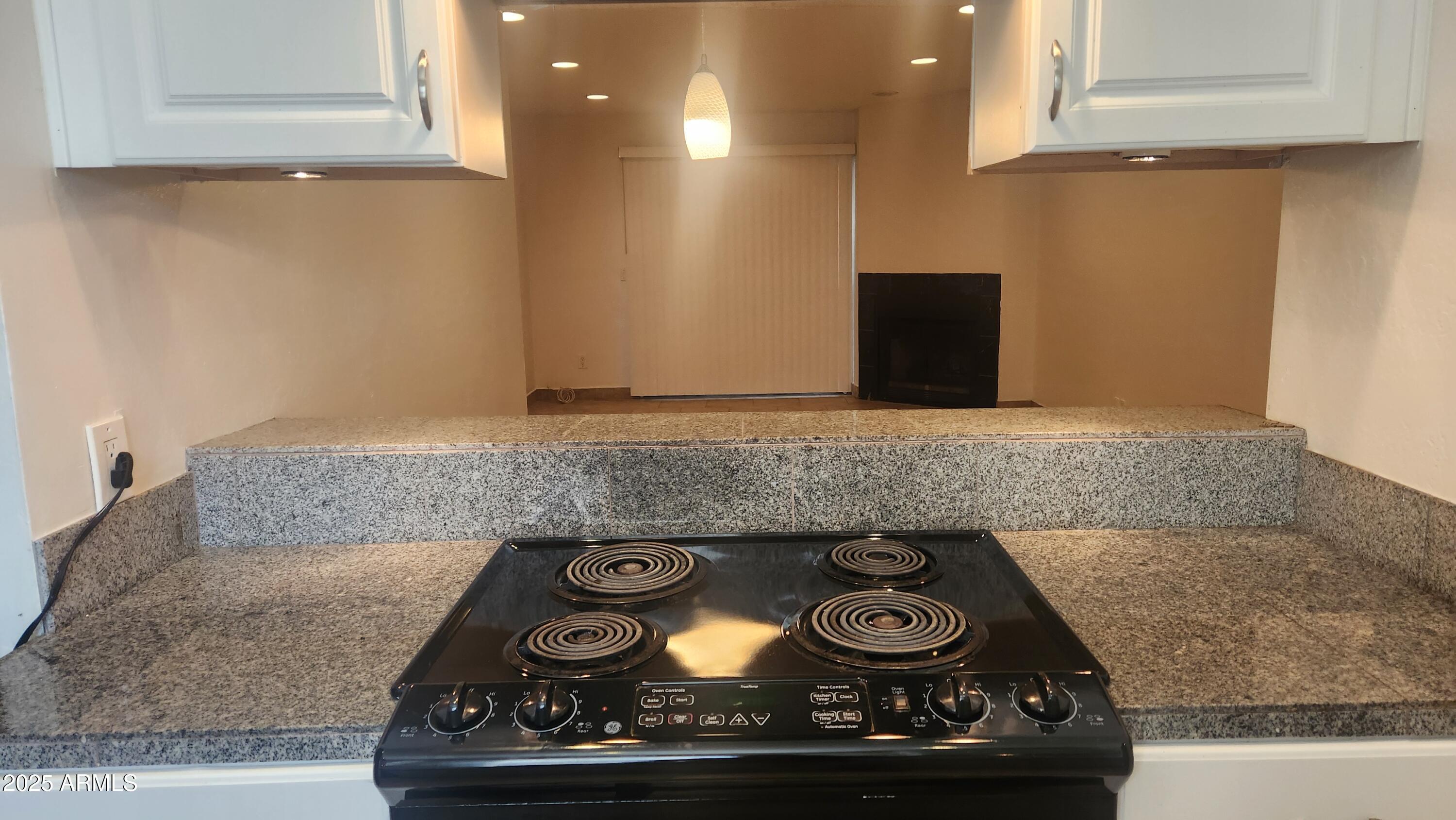3119 North 38th Street, Unit 10 Phoenix, AZ 85018 - Photo 5 of 20 a close view of stove