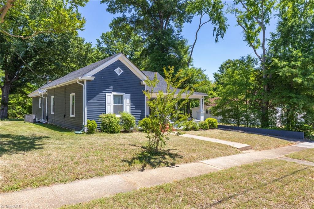 422 Patrick Street Eden, NC 27288 - Photo 3 of 32
