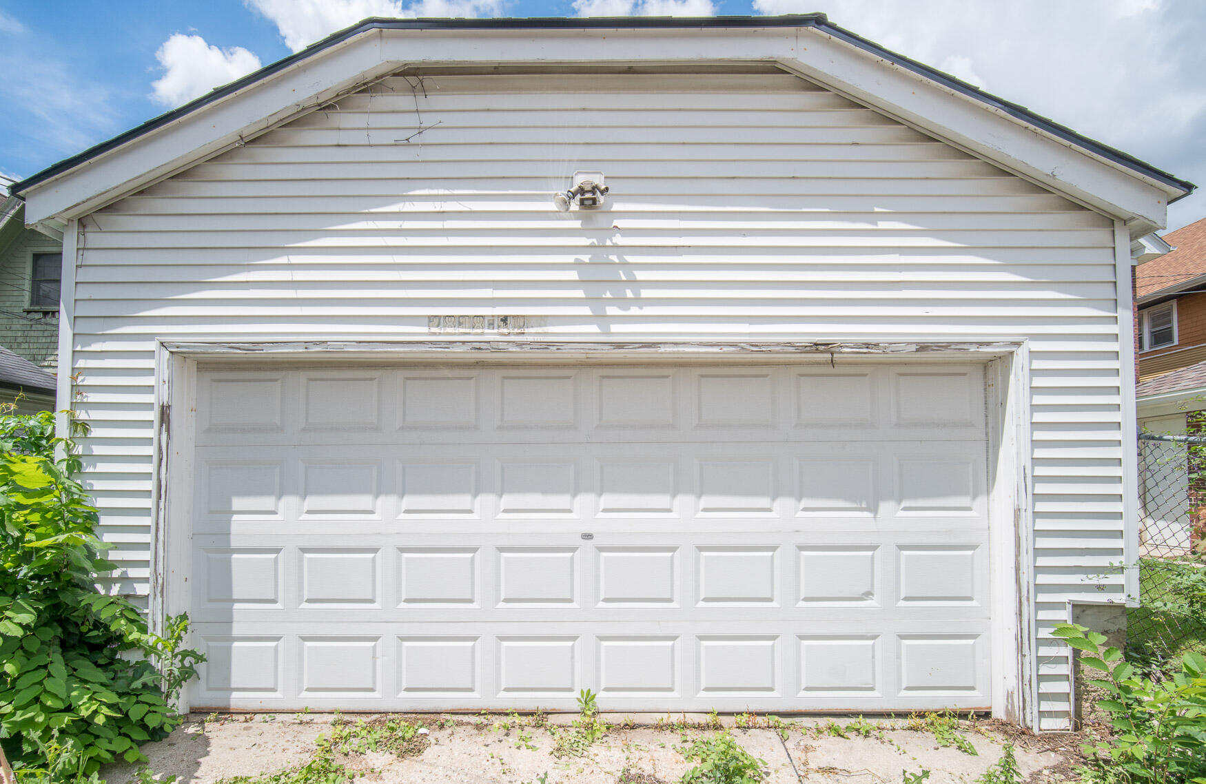 2808 North 48th Street, Unit 2810 Milwaukee, WI 53210 - Photo 4 of 19 2 Car Garage
