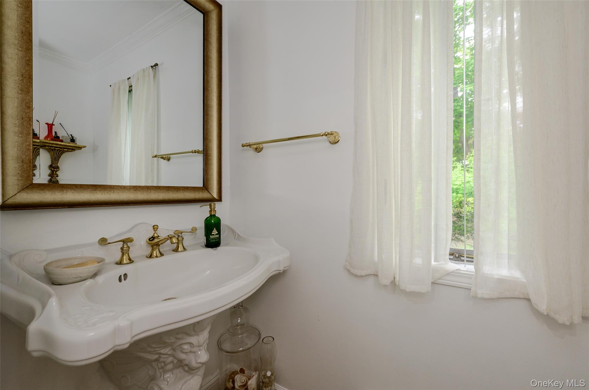 27 Ridge Drive East Great Neck, NY 11021 - Photo 20 of 38