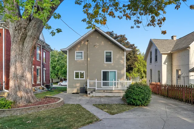 $152,000 | 903 7th Avenue, Sterling, IL 61081