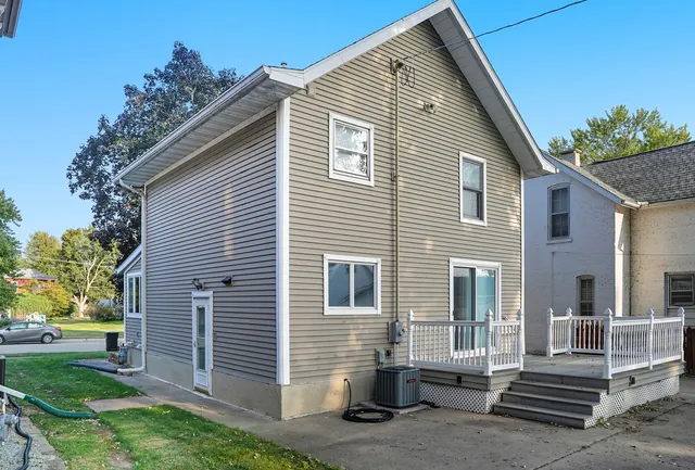 $152,000 | 903 7th Avenue, Sterling, IL 61081