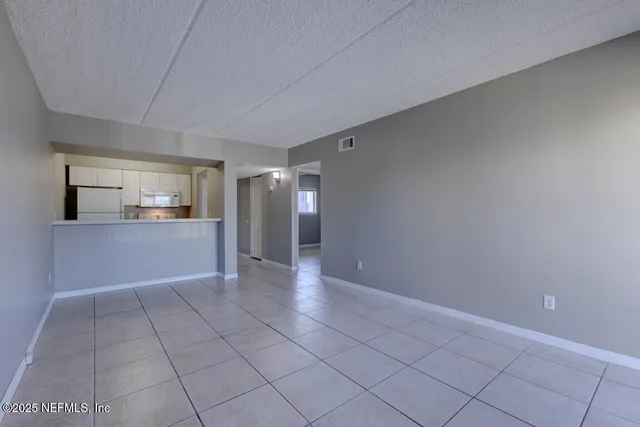 $2,050 | 400 1st Street South, Unit F, Jacksonville Beach, FL 32250