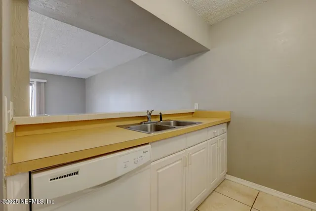 $2,050 | 400 1st Street South, Unit F, Jacksonville Beach, FL 32250