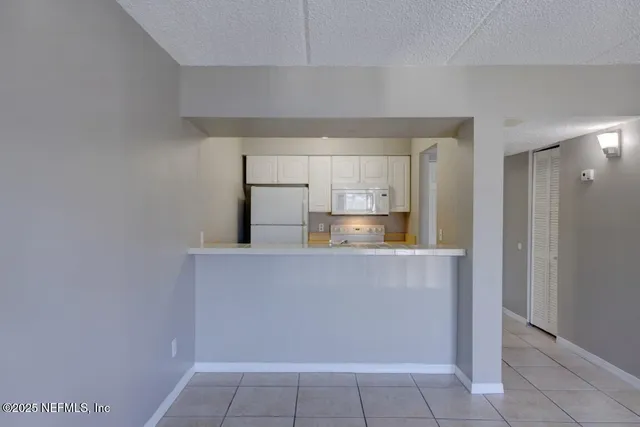 $2,050 | 400 1st Street South, Unit F, Jacksonville Beach, FL 32250