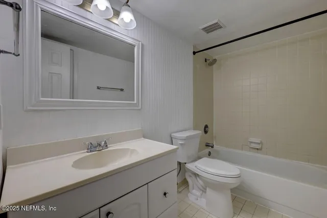 $2,050 | 400 1st Street South, Unit F, Jacksonville Beach, FL 32250