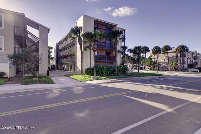 $2,050 | 400 1st Street South, Unit F, Jacksonville Beach, FL 32250