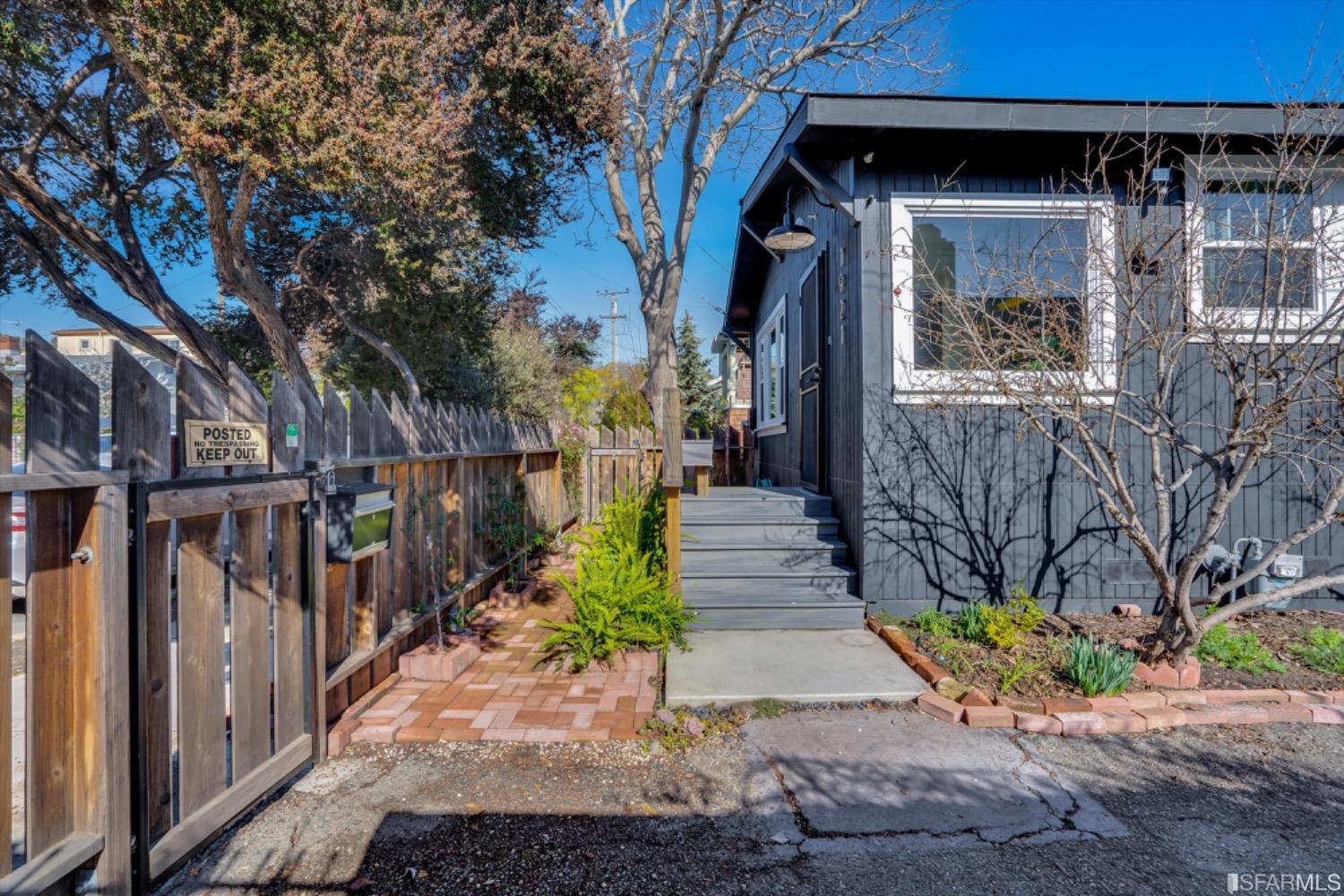 1921 Seventh Street Berkeley, CA 94710 - Photo 4 of 37 a view of a pathway of a house