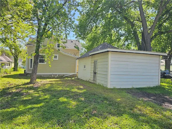 $150,000 | 214 South Cottonwood Street, Iola, KS 66749