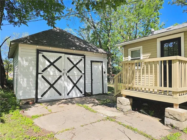 $150,000 | 214 South Cottonwood Street, Iola, KS 66749