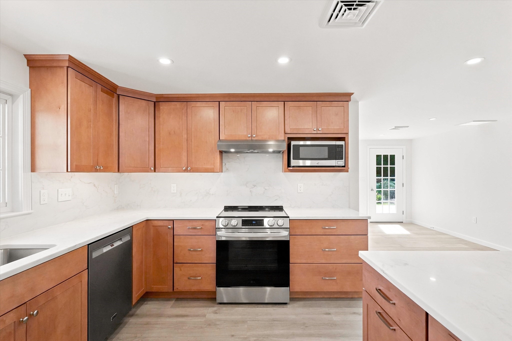 15 Eaton Road West Framingham, MA 01701 - Photo 9 of 41 Gallery Image 9