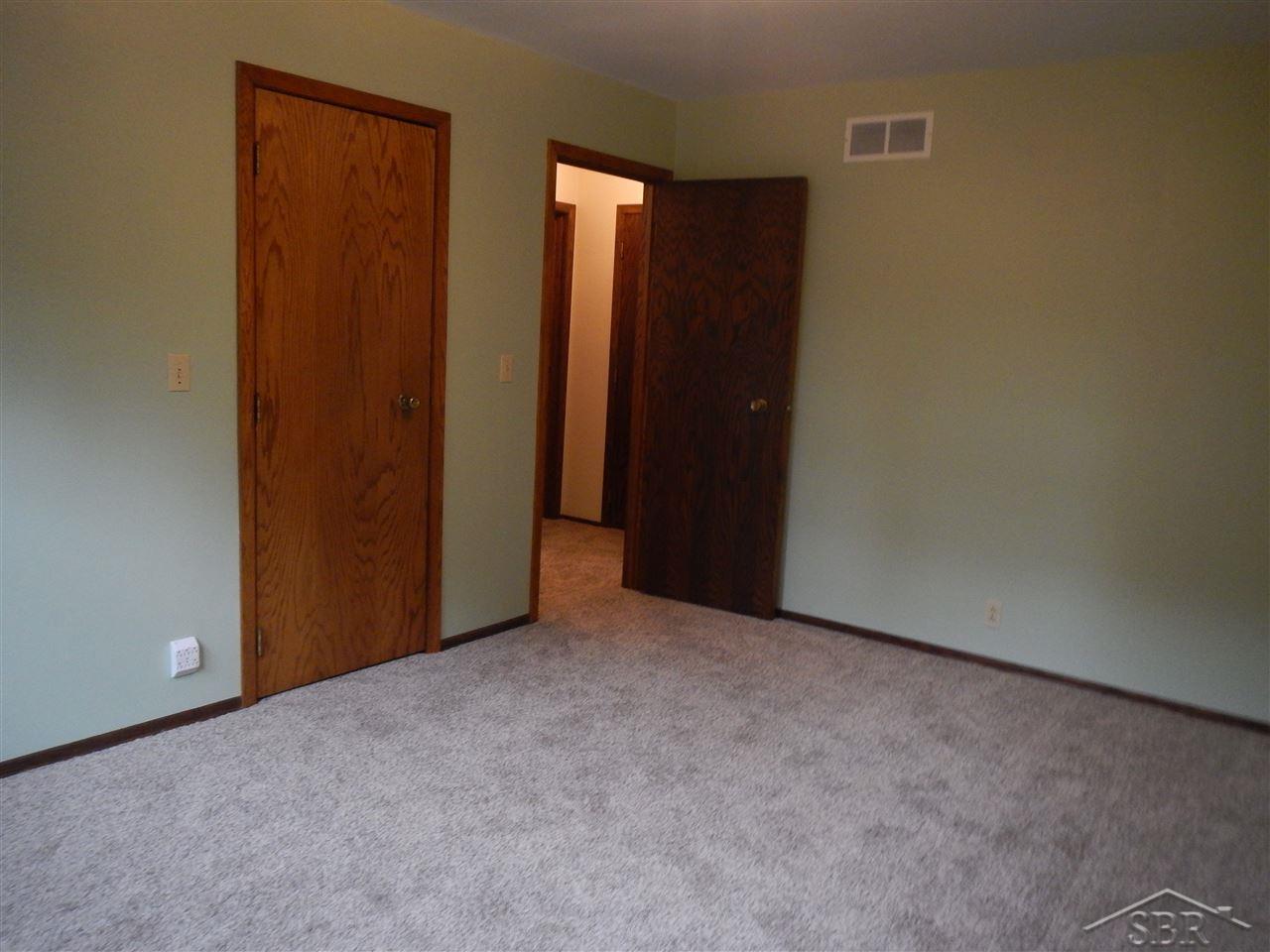 2143 South Graham Road Saginaw, MI 48609 - Photo 16 of 31 Bedroom 1