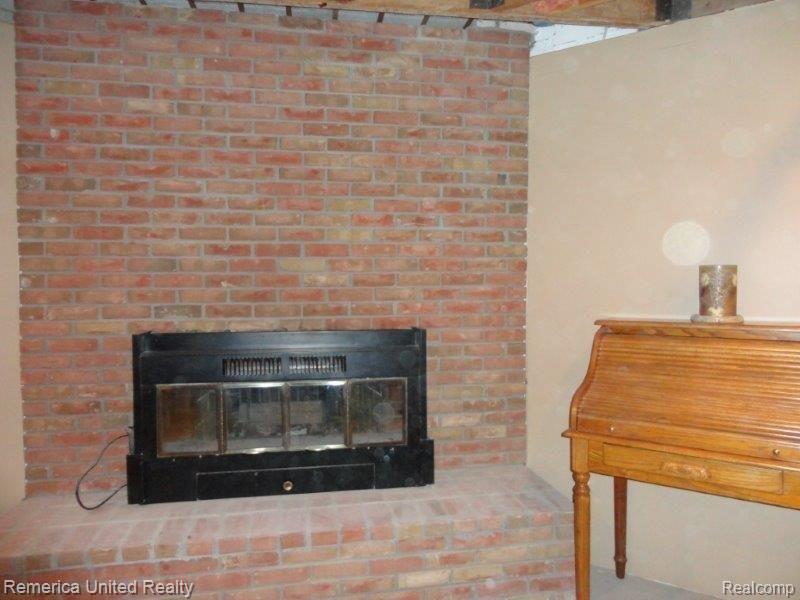 6770 Gregory Road Dexter, MI 48130 - Photo 4 of 24 DSC00459.jpg