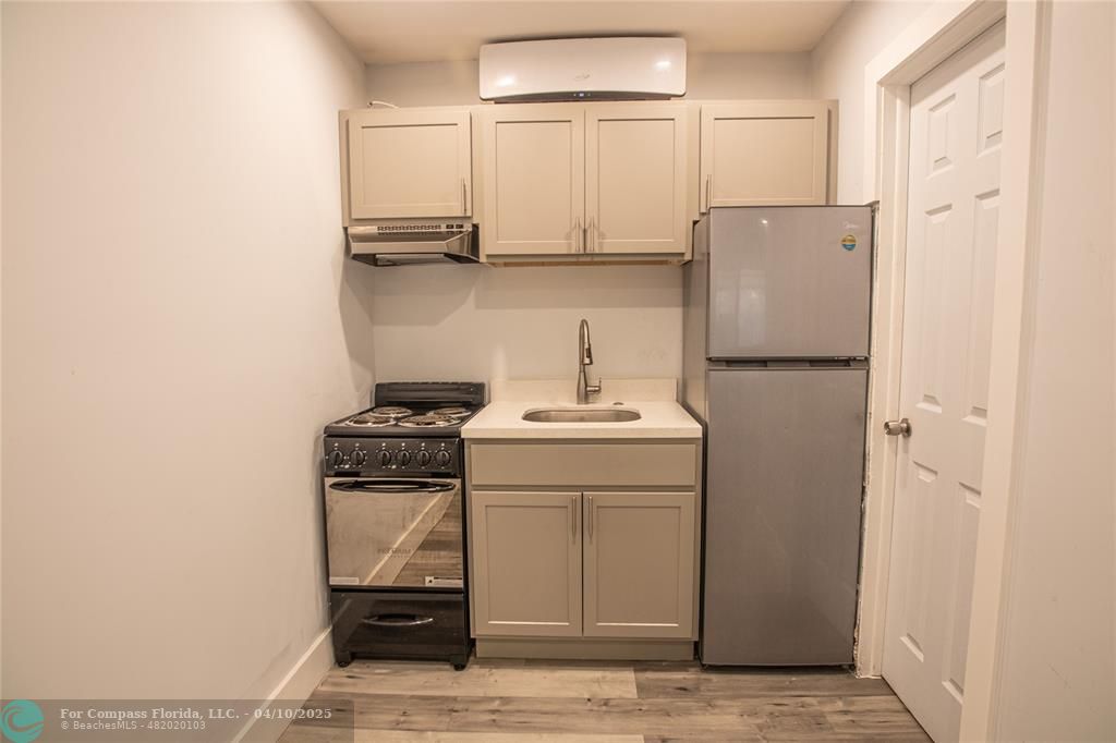 2432 Sherman Street, Unit B Hollywood, FL 33020 - Photo 3 of 11