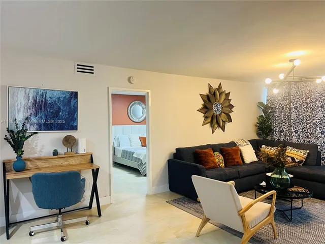 $550,000 | 5225 Collins Avenue, Unit 914, Miami Beach, FL 33140