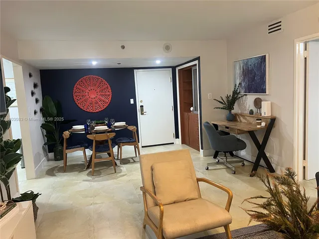 $550,000 | 5225 Collins Avenue, Unit 914, Miami Beach, FL 33140