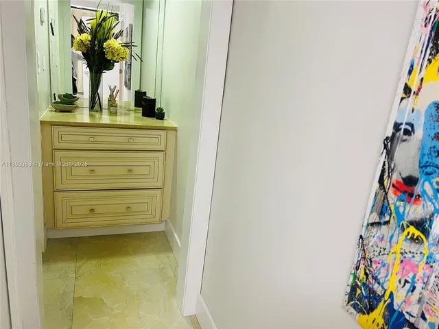 $550,000 | 5225 Collins Avenue, Unit 914, Miami Beach, FL 33140