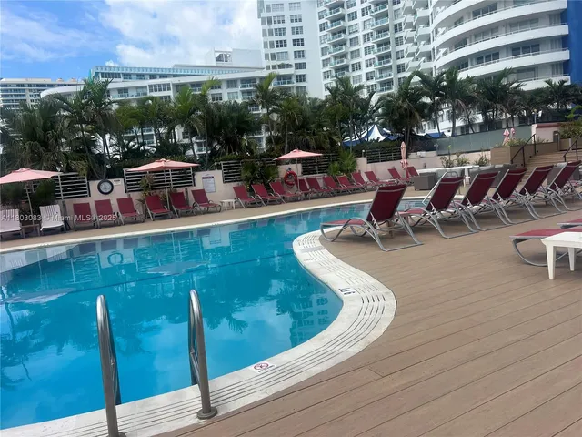 $550,000 | 5225 Collins Avenue, Unit 914, Miami Beach, FL 33140