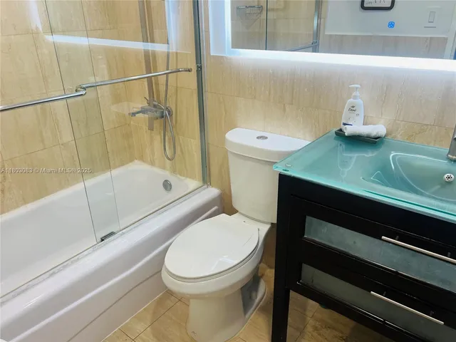 $550,000 | 5225 Collins Avenue, Unit 914, Miami Beach, FL 33140