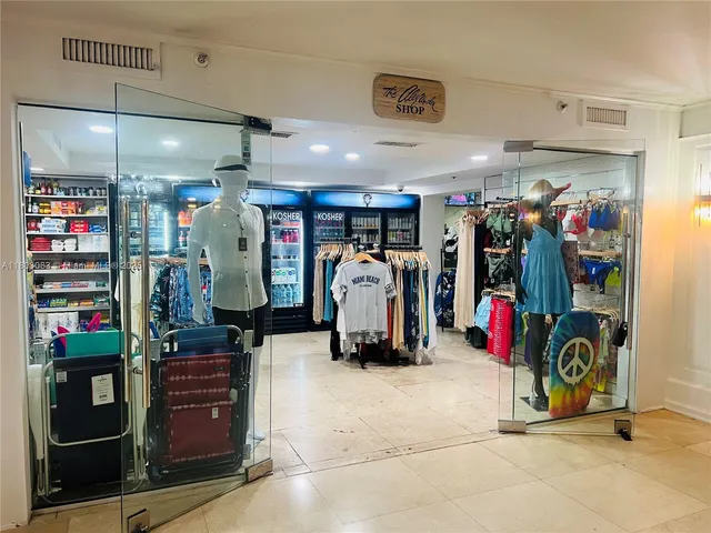 $550,000 | 5225 Collins Avenue, Unit 914, Miami Beach, FL 33140