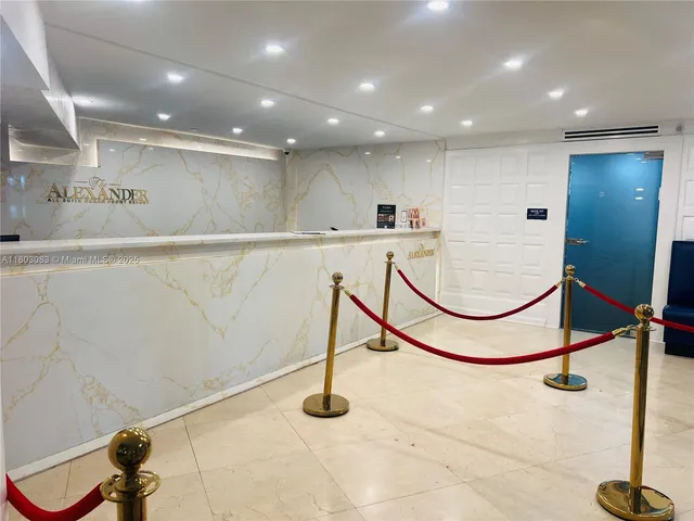 $550,000 | 5225 Collins Avenue, Unit 914, Miami Beach, FL 33140