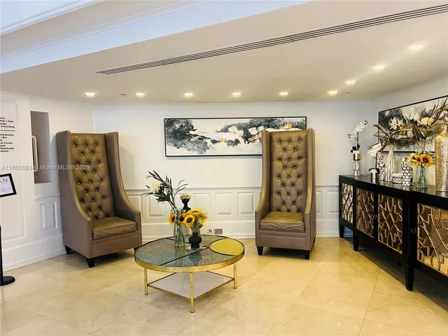 $550,000 | 5225 Collins Avenue, Unit 914, Miami Beach, FL 33140