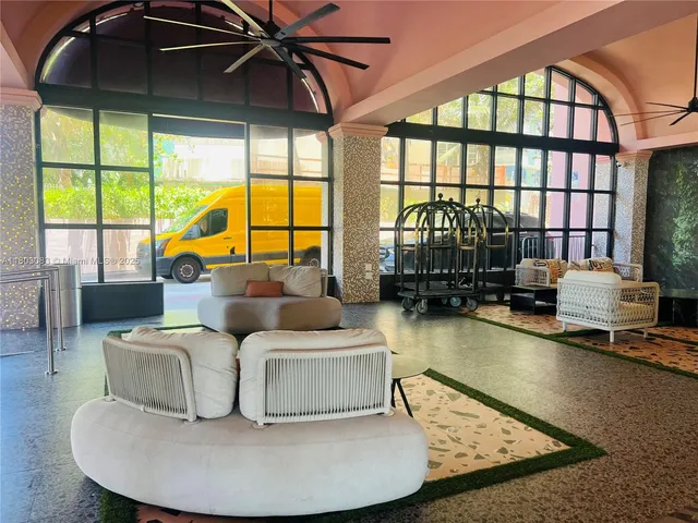 $550,000 | 5225 Collins Avenue, Unit 914, Miami Beach, FL 33140