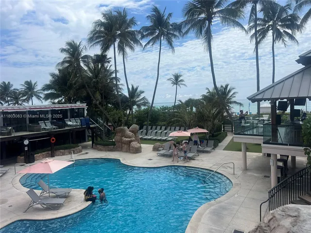 $550,000 | 5225 Collins Avenue, Unit 914, Miami Beach, FL 33140