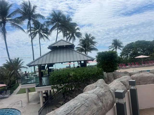 $550,000 | 5225 Collins Avenue, Unit 914, Miami Beach, FL 33140