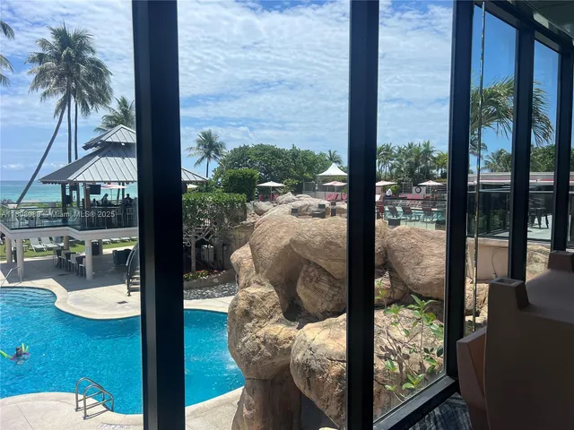 $550,000 | 5225 Collins Avenue, Unit 914, Miami Beach, FL 33140