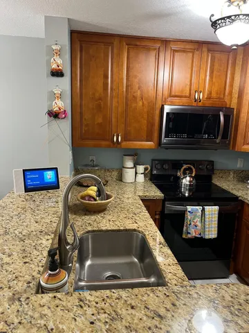 $2,200 | 1602 Lakeview Drive West, Royal Palm Beach, FL 33411