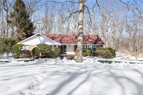 $1,595,000 | 15 Springwood Path, Syosset, NY 11791