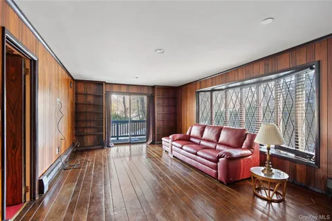 $1,595,000 | 15 Springwood Path, Syosset, NY 11791