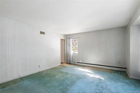 $1,595,000 | 15 Springwood Path, Syosset, NY 11791