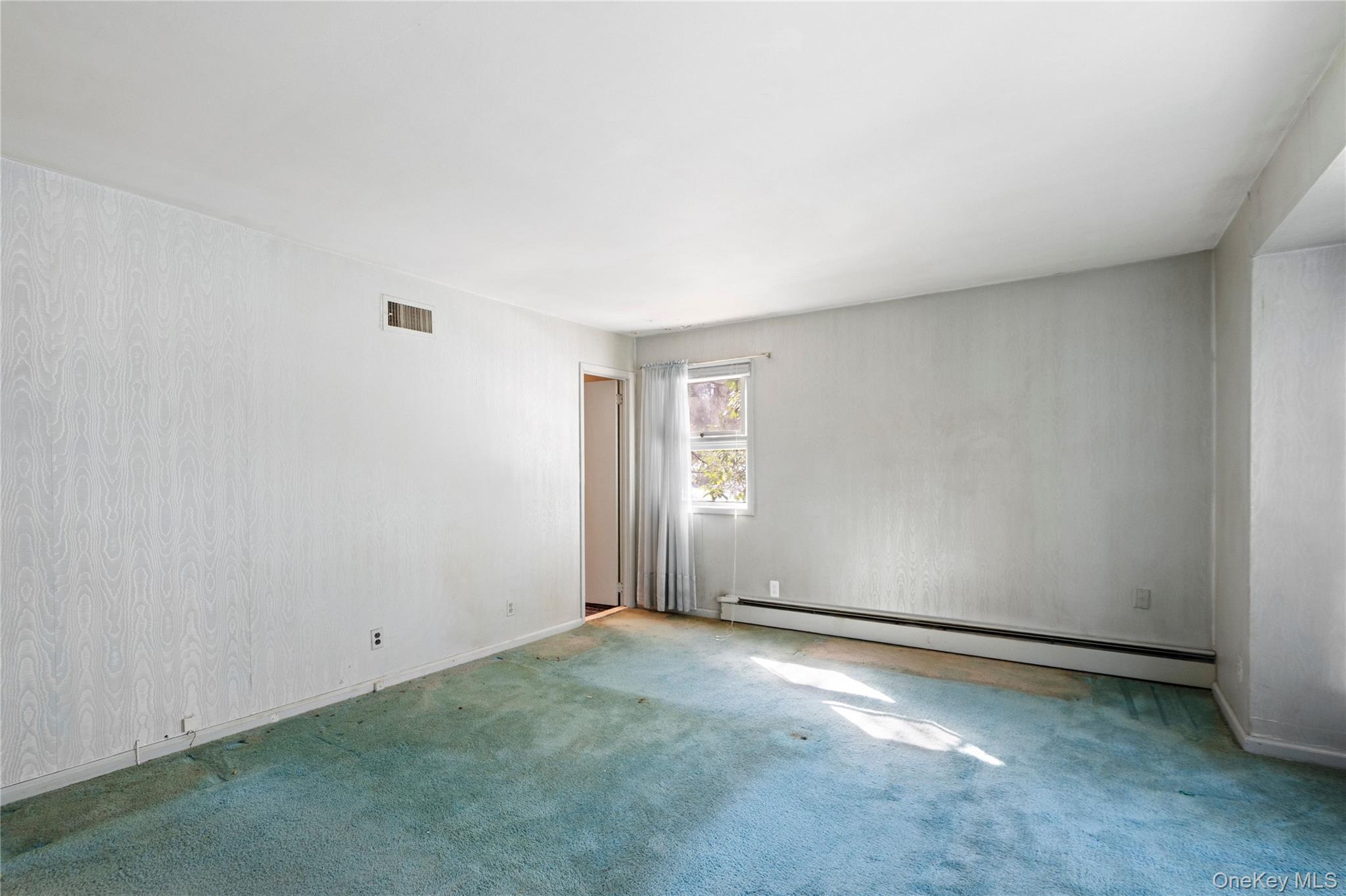 15 Springwood Path Syosset, NY 11791 - Photo 18 of 32