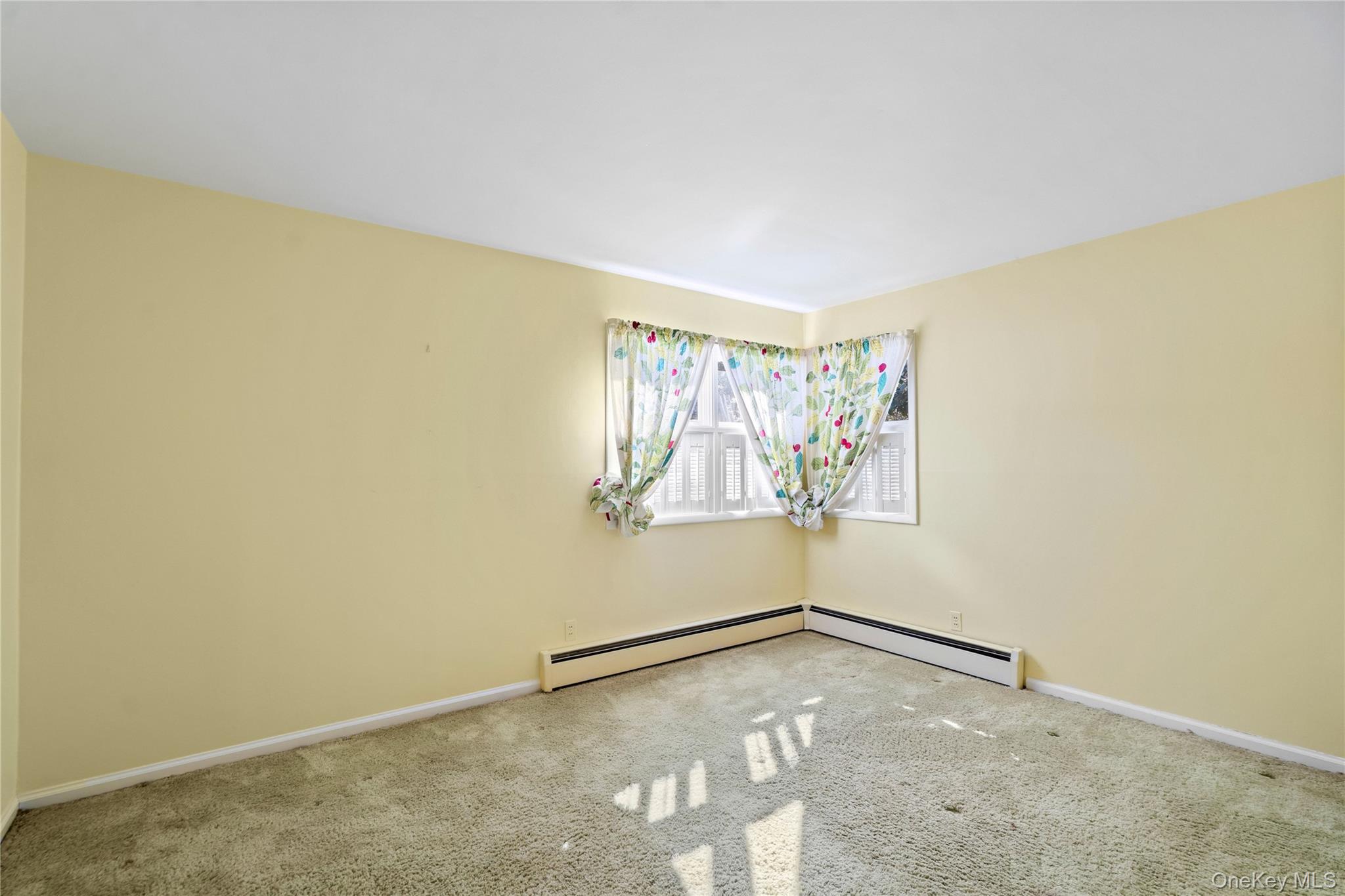 15 Springwood Path Syosset, NY 11791 - Photo 20 of 32 Bedroom Main Floor