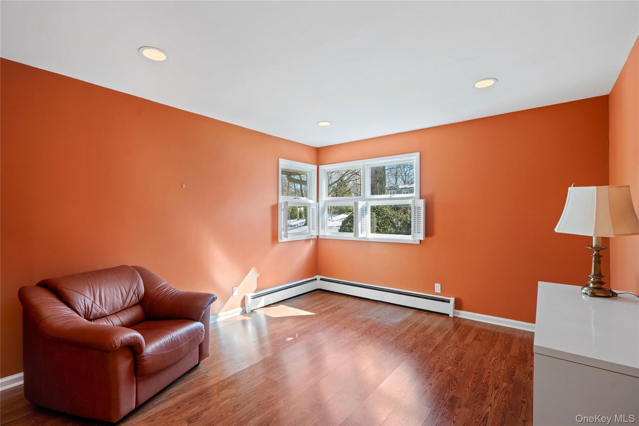 15 Springwood Path Syosset, NY 11791 - Photo 22 of 32 Bedroom Main Floor