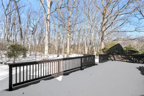 $1,595,000 | 15 Springwood Path, Syosset, NY 11791