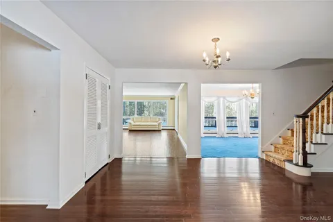 $1,595,000 | 15 Springwood Path, Syosset, NY 11791