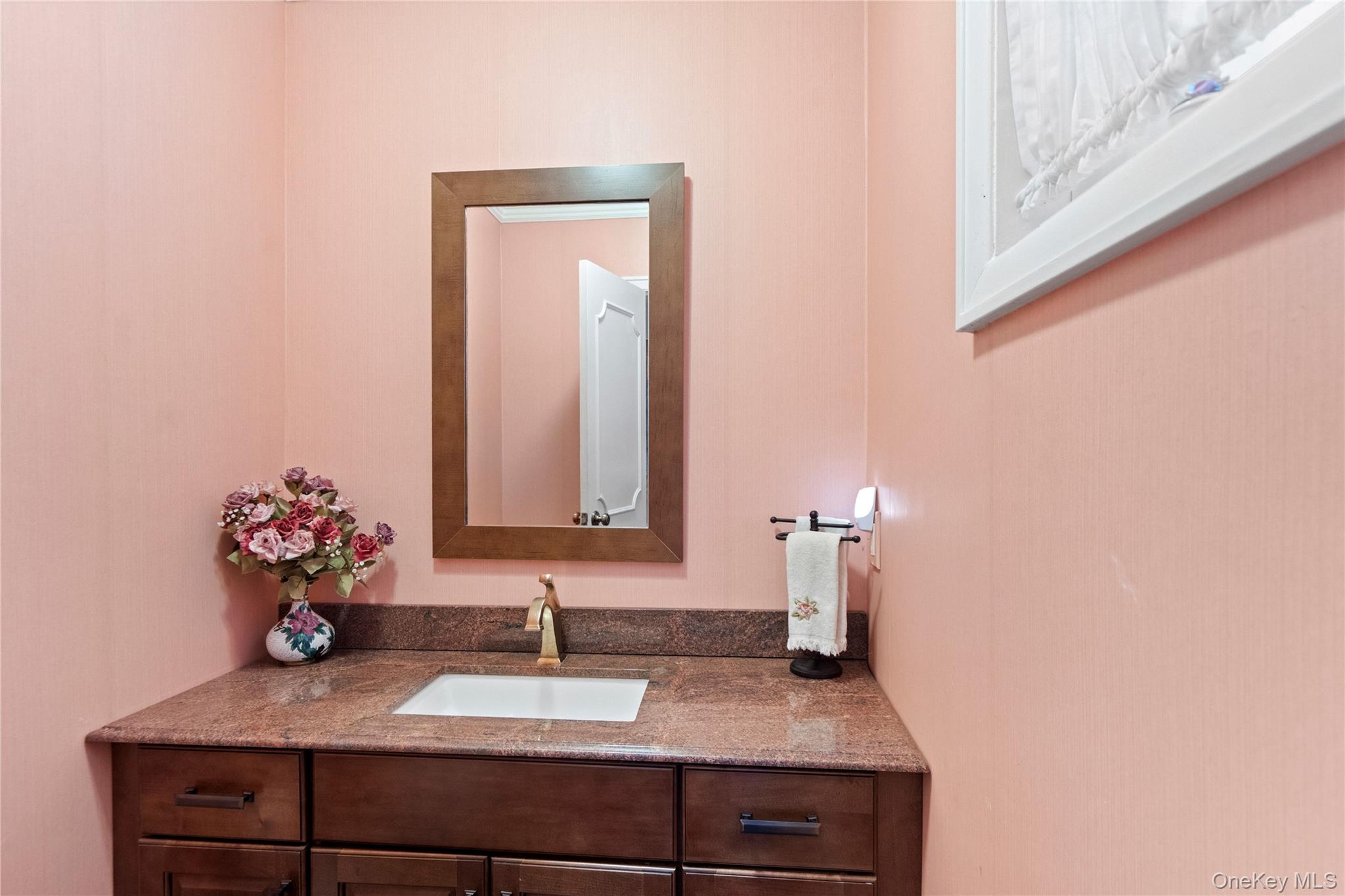 15 Springwood Path Syosset, NY 11791 - Photo 6 of 32 1st Floor Powder Room