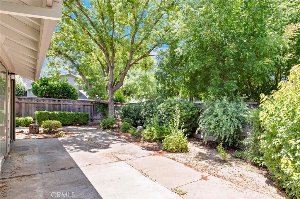 3350 M Street, Unit 24 Merced, CA 95348 - Photo 28 of 38 a view of a backyard with plants and garden