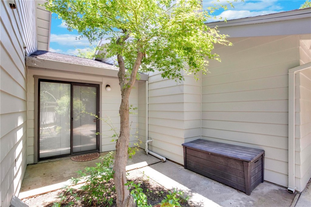 3350 M Street, Unit 24 Merced, CA 95348 - Photo 29 of 38 a view of a door and bench in the room