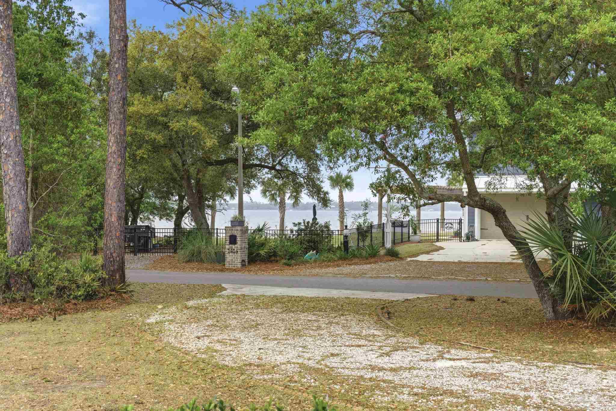 5467 North Shore Road Pensacola, FL 32507 - Photo 4 of 60