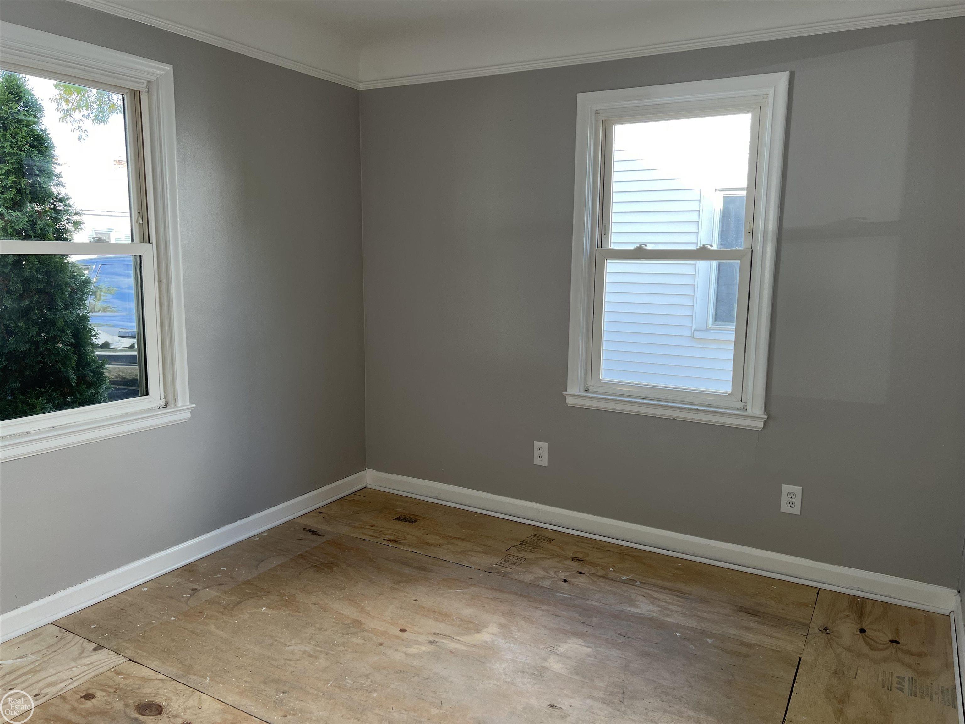 22046 Rausch Avenue Eastpointe, MI 48021 - Photo 8 of 23 50093230-7.JPG