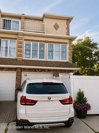 $725,000 | 220 Norway Avenue | South Beach