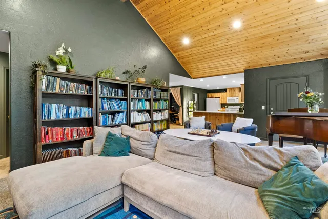 $499,900 | 131 Votech Lane, Elk River, ID 83827